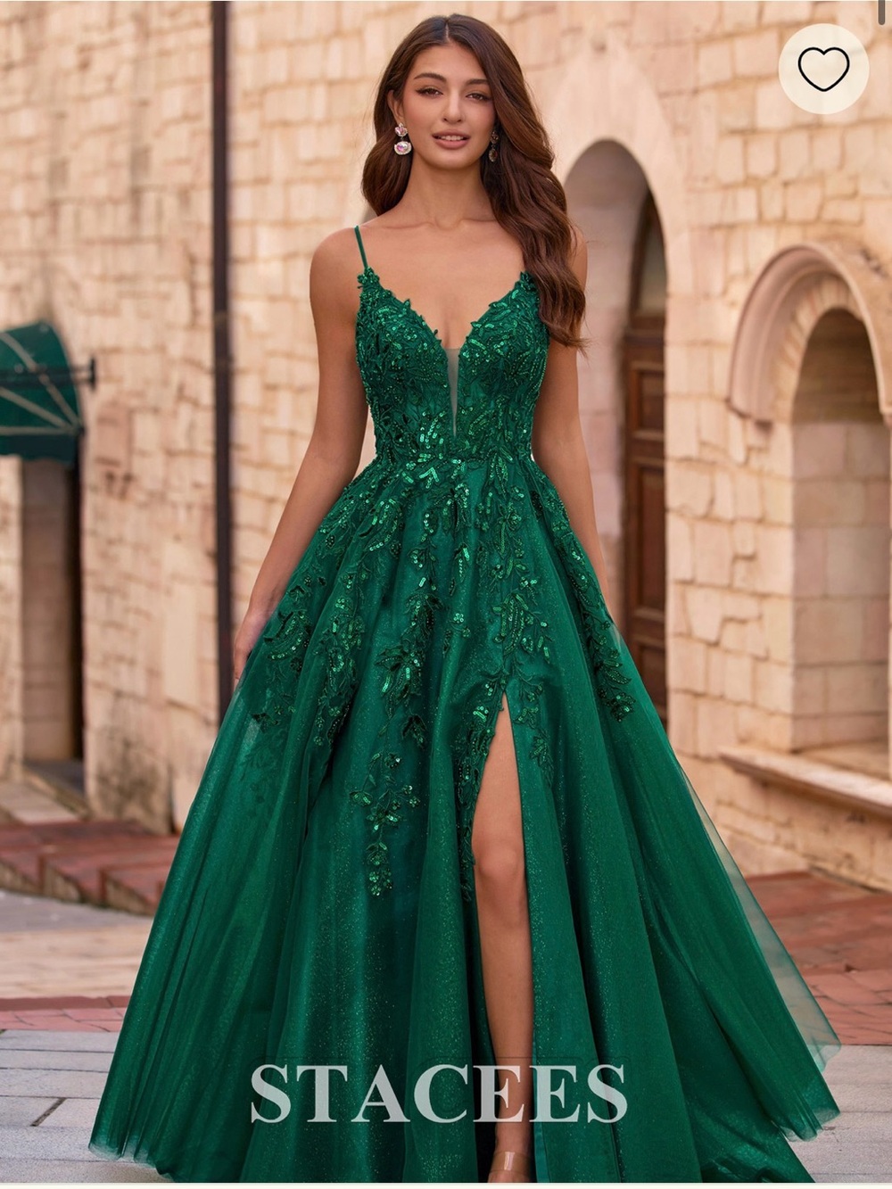 Stacees Emerald Green Spaghetti Strap Prom Dress with Floral Appliqué